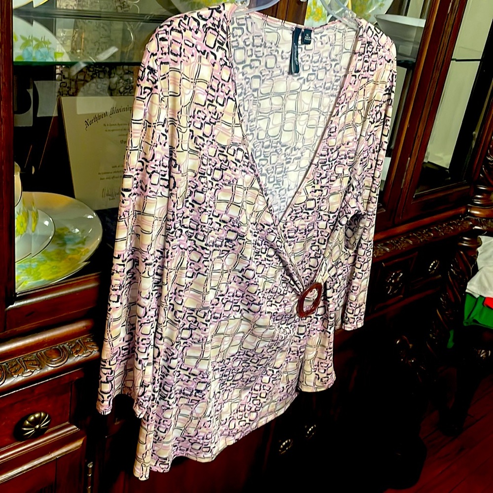 Blouse for the Office!! Soft Silky Material! Size XL